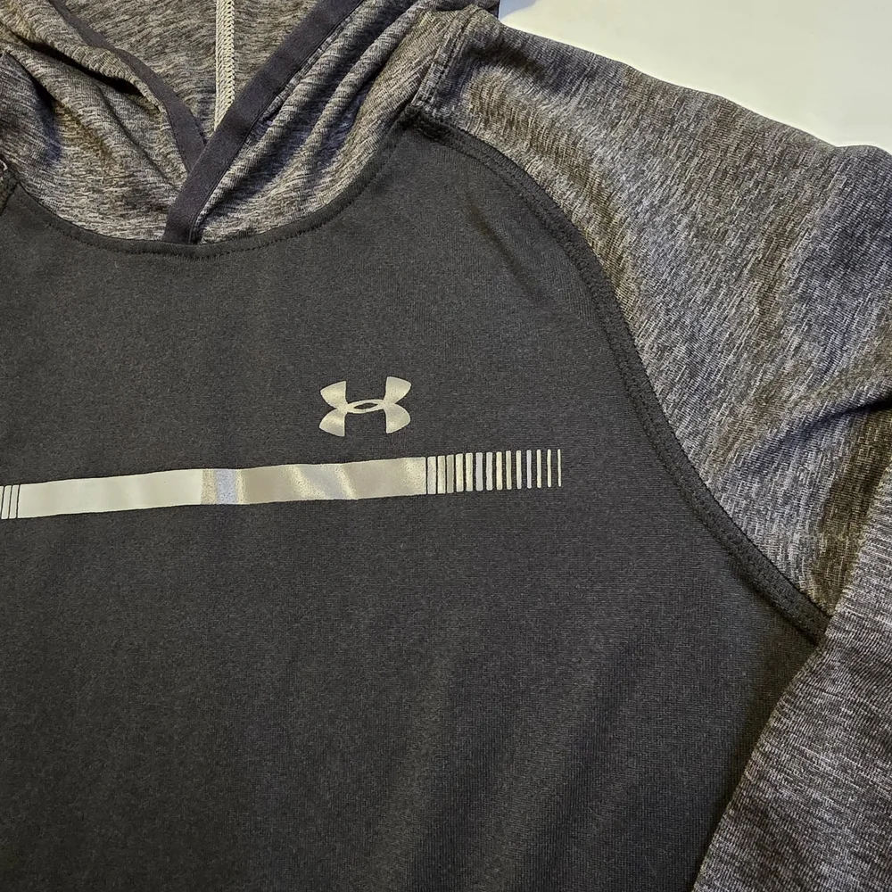 Under Armour Boys HeatGear Hoodie Black Grey Long Sleeve Shirt YSM 8